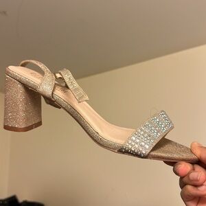 heels 👠 size 8.5! used once for a school dance:))